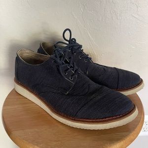 Tom’s men’s canvas oxfords size 10, excellent condition!